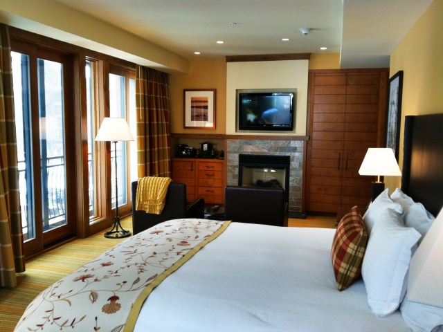Ritz-Carlton Lake Tahoe-King-Corner-Room