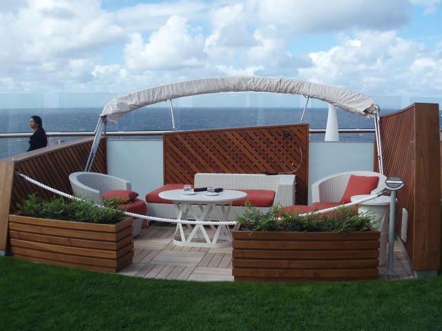 Cabana-style Alcoves at the Lawn Club