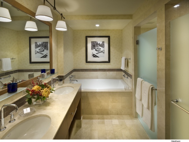 Ritz-Carlton -Lake Tahoe - Bathroom