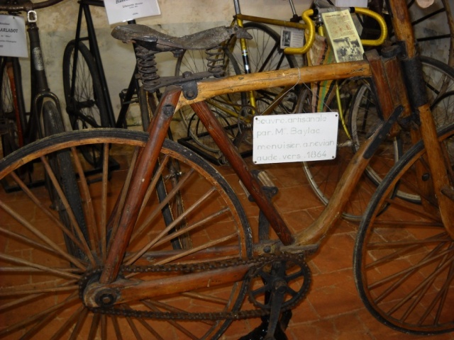 Notre Dame des Cyclistes - Antique Bike
